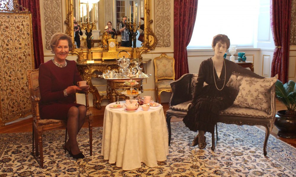 Queen Sonja meets Queen Maud in the new exhibition at the Royal Palace in Oslo Royal Central
