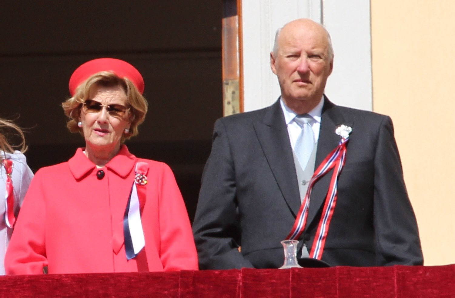 Kong Harald og dronning Sonja av Norge satt i karantene – Royal Central