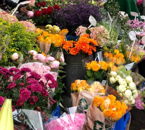 Flowers in Belgian market bought by King Philippe