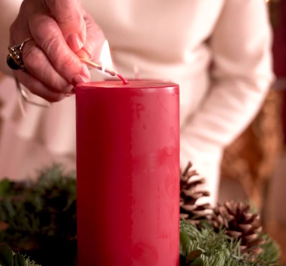 Queen Sonja lights Advent Candle