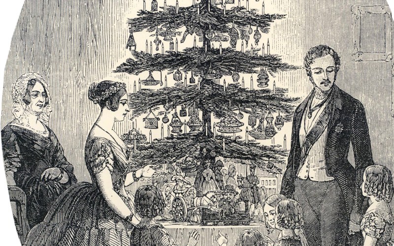 This image has an empty alt attribute; its file name is Victoria_and_Albert_Christmas_Tree.jpg