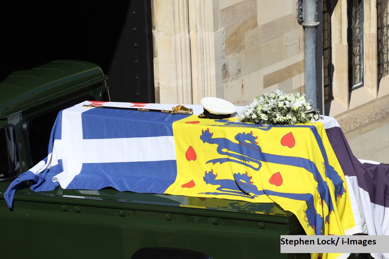 Кто умер в британии. Королевский гроб. Причина смерти принца Филиппа.