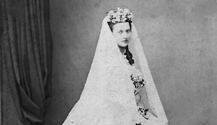 The stunning necklace of a queen made famous again by the Princess of Wales - Vimarsana News