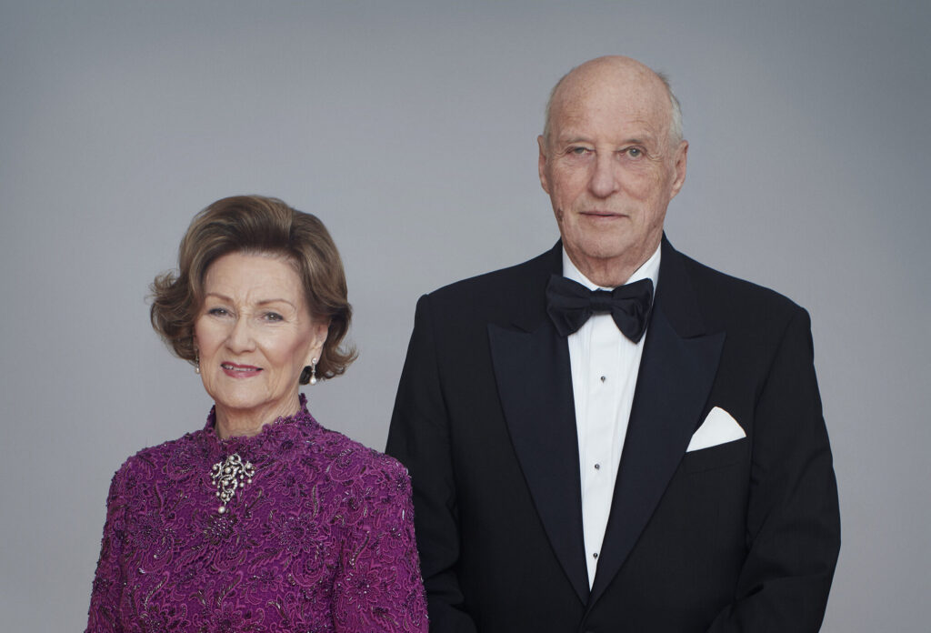 king-harald-and-queen-sonja-of-norway-mark-30th-anniversary-of