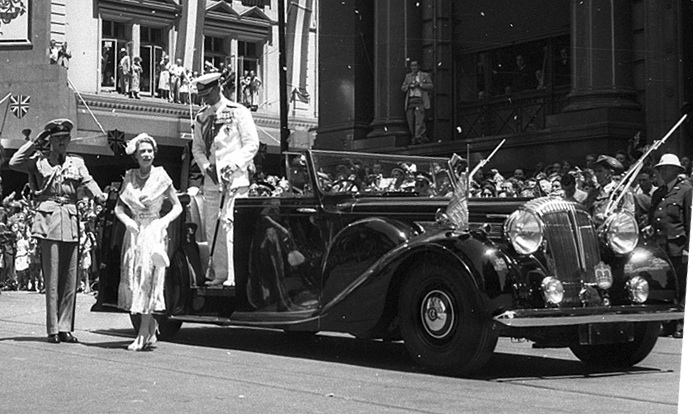 Royal tour fashion favourites: The Queen travels the Commonwealth, 1953-1954 - Vimarsana News