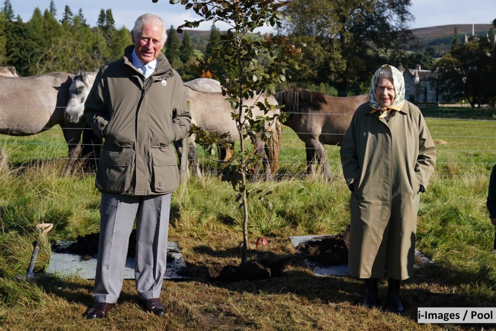 The Queen and the Prince of Wales plant a tree at Balmoral for the Jubilee