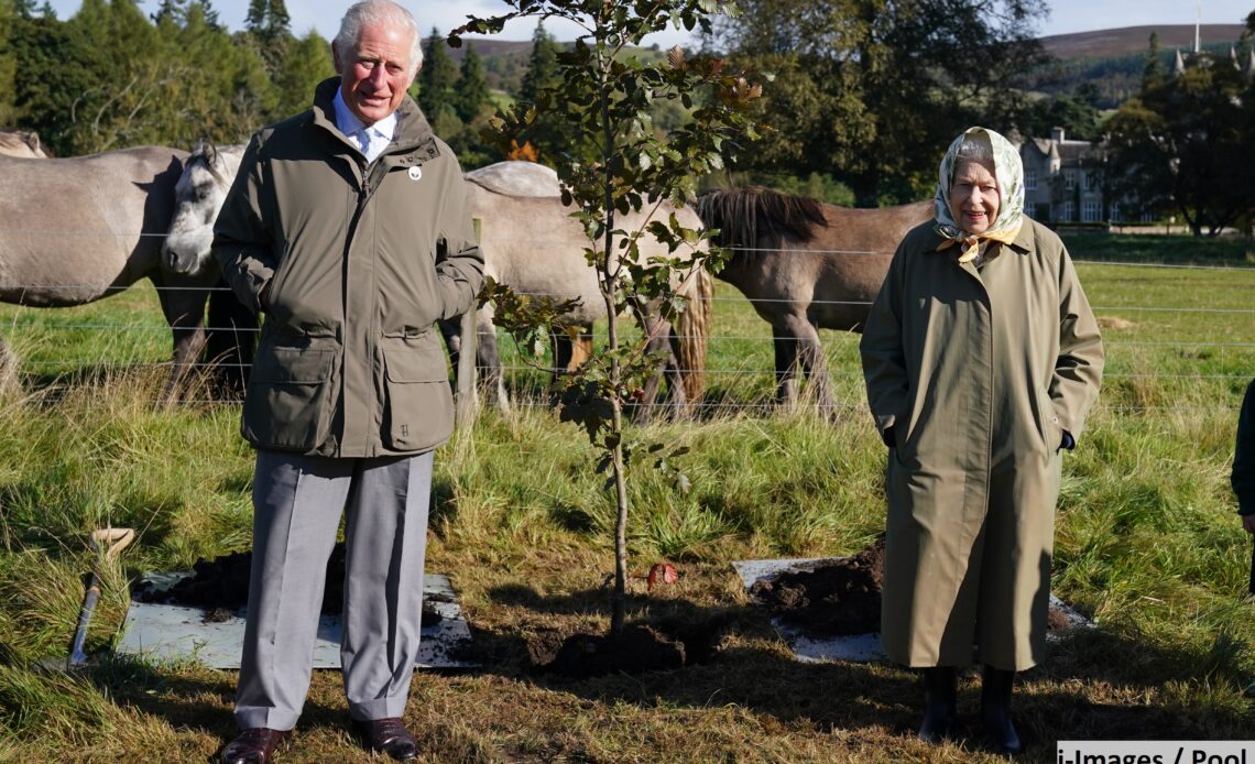The Queen and the Prince of Wales plant a tree at Balmoral for the Jubilee