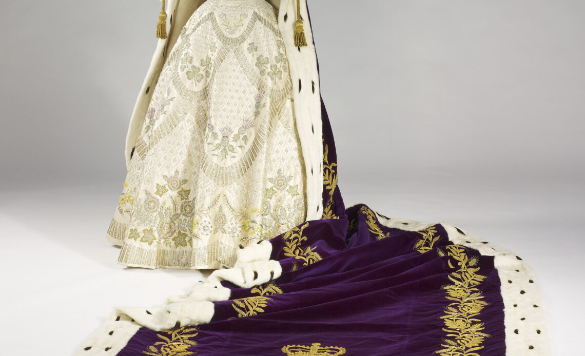 The Coronation dress of Queen Elizabeth II – Royal Central