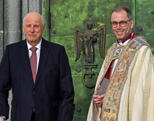 King Harald of Norway at the inauguration of a new bishop