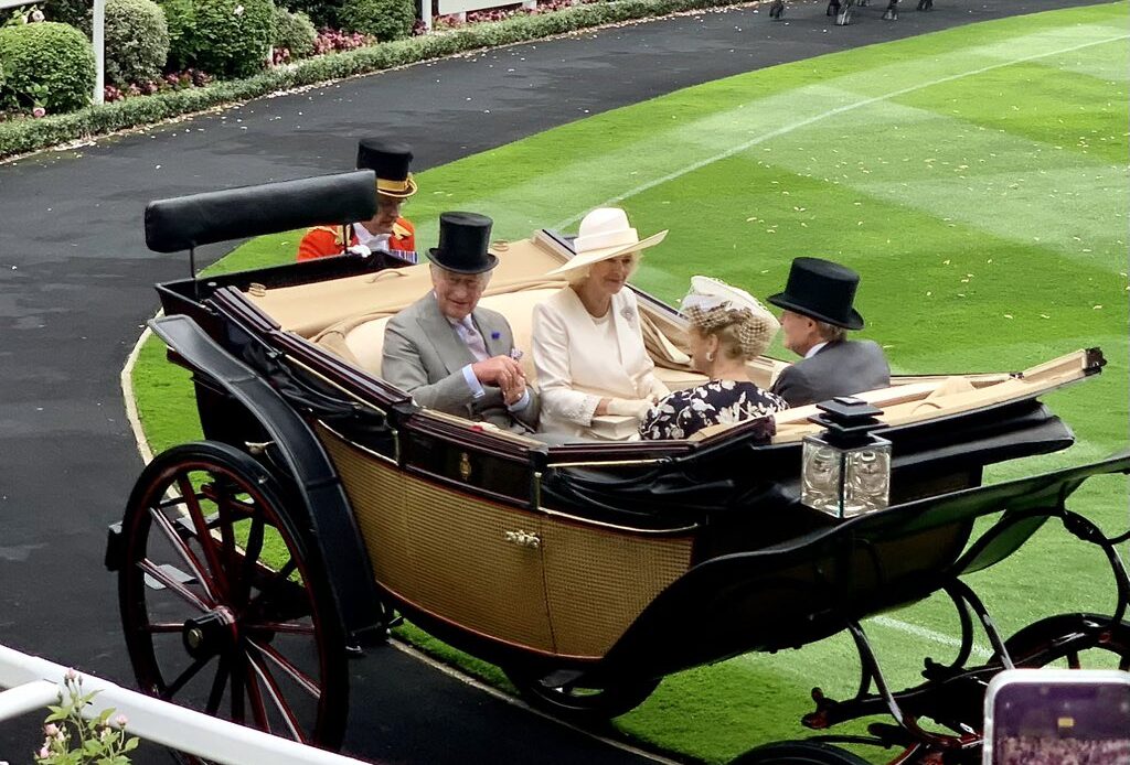 Royal Ascot 2023: Glamorous racegoers arrive for the first day at Queen  Anne Stakes