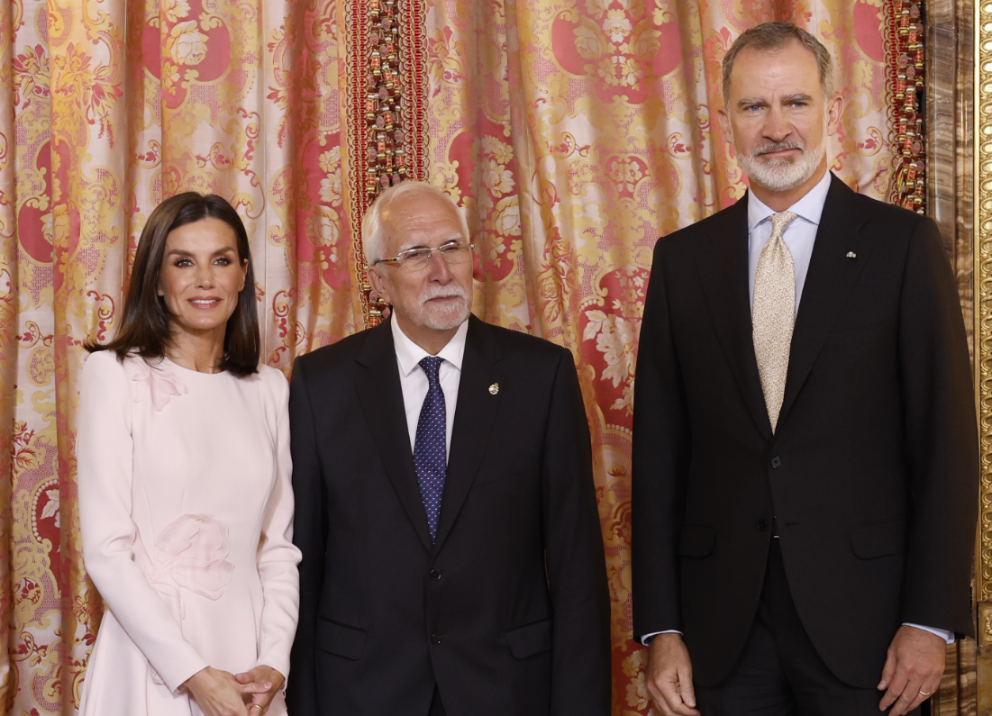 King Felipe and Queen Letizia present hugely popular writer with major ...