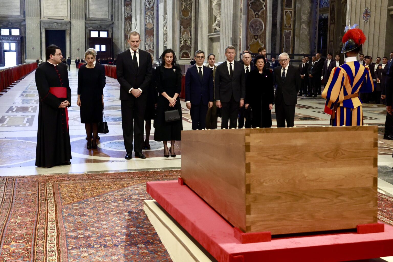 The queens and princesses who chose the jewels of mourning for the ...