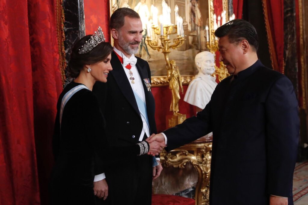 King Felipe and Queen Letizia greet the President of China at a State Banquet