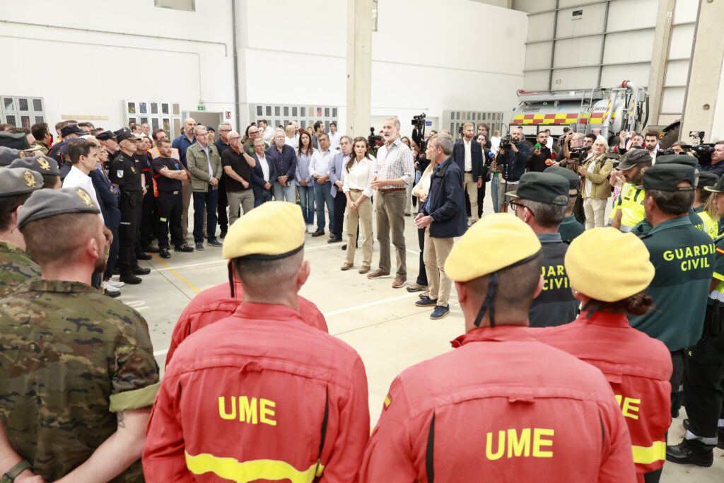 King Felipe and Queen Letizia continue visits to areas hit by wildfires in Spain