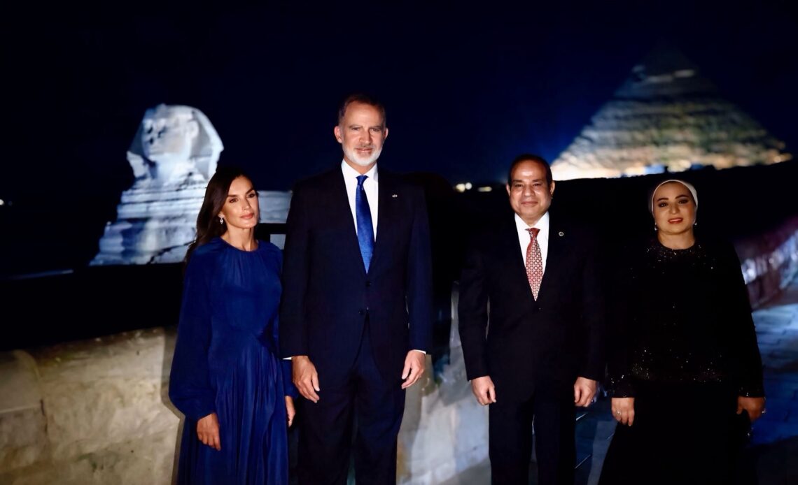 King Felipe and Queen Letizia dine with Egyptian President and First Lady amidst the Giza Pyramid and Sphinx