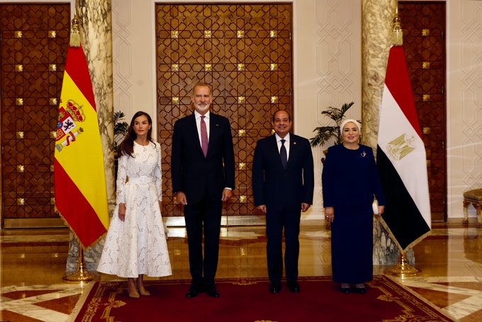 Queen Letizia and King Felipe of Spain pose for an official photo with the President and First Lady of Egypt