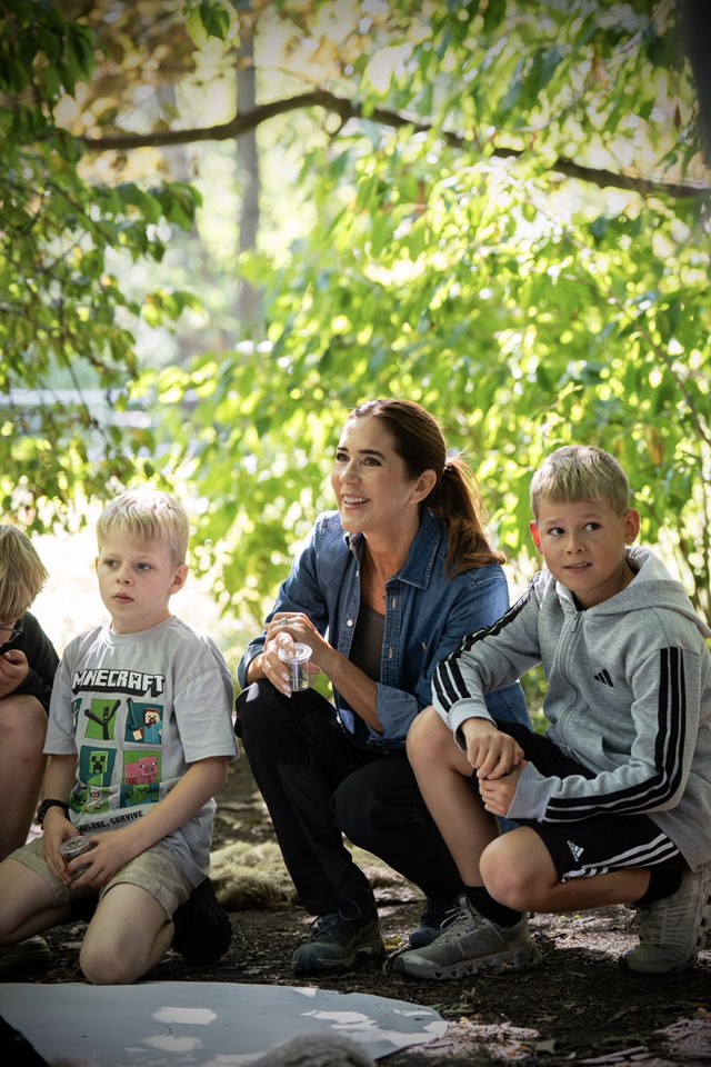 Queen Mary participating in the opening of Nature Week