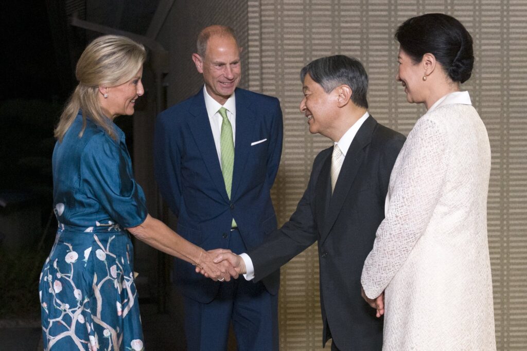 The Duchess of Edinburgh shakes hands with the Emperor of Japan