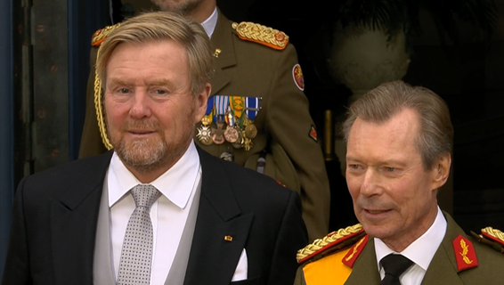 Grand Duke Henri stands next to King Willem-Alexander of the Netherlands