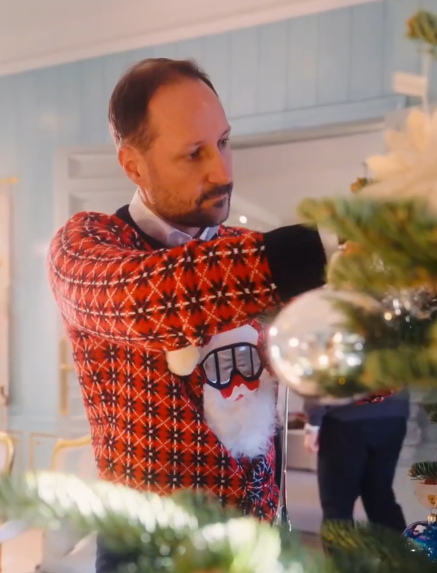 CrownPrince Haakon of Norway wears an ugly Christmas sweater to decorate the tree