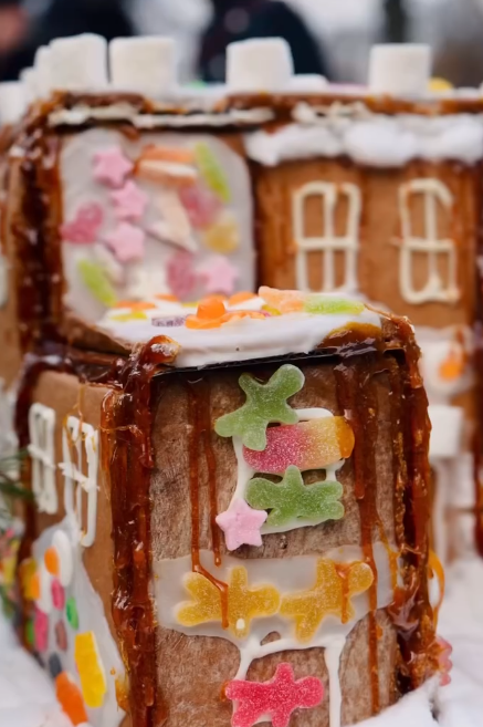 Bright pink sweets are seen on a gingerbread version of Norway's royal palace