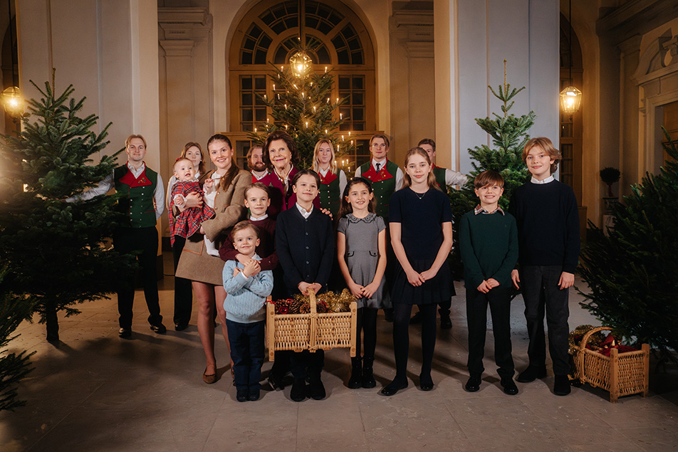 A tough week for Sweden's royals ends with Christmas tradition Queen Silvia and her grandchildren receive the Christmas trees at the Royal Palace