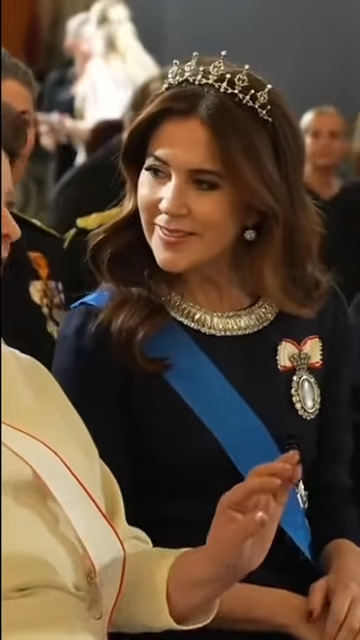 Queen Mary wears her wedding tiara at Estonia State Banquet