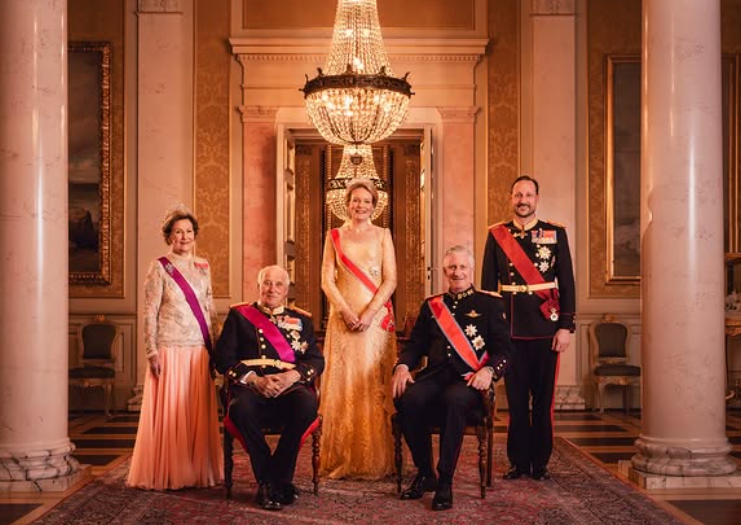 The King of the Belgians and the King of Norway sit for a formal portrait together