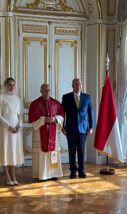 Pope Leo poses for an official photo with Prince Albert and Princess Charlene of Monaco