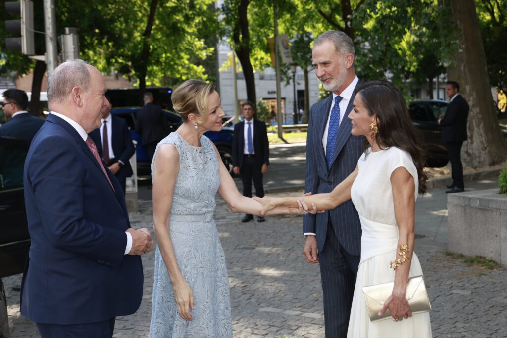 Princess Charlene’s surprising gesture to Queen Letizia raises questions