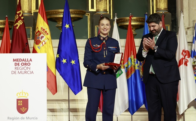 Princess Leonor receives the Gold Medal of the Region of Murcia