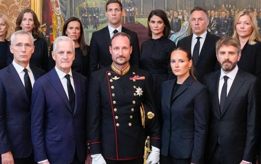 King Haakon VIII and Crown Princess Ingrid Alexandra at an extraordinary Council of State following the death of Harald V