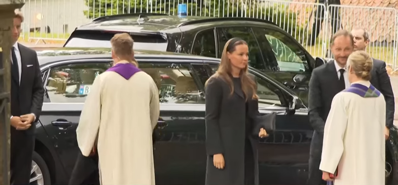 King Haakon leads the Norwegian Royal Family at church service for King Harald - Royal Central