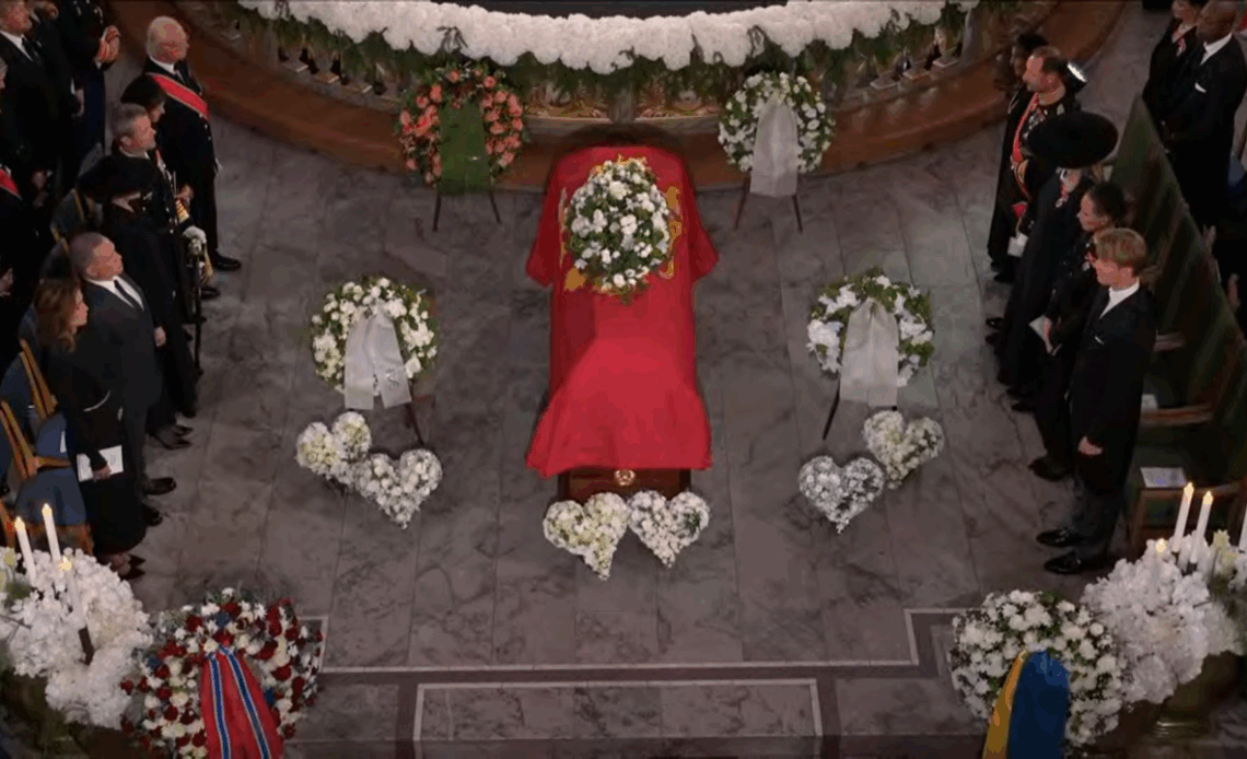 King Harald's coffin surrounded by flowers