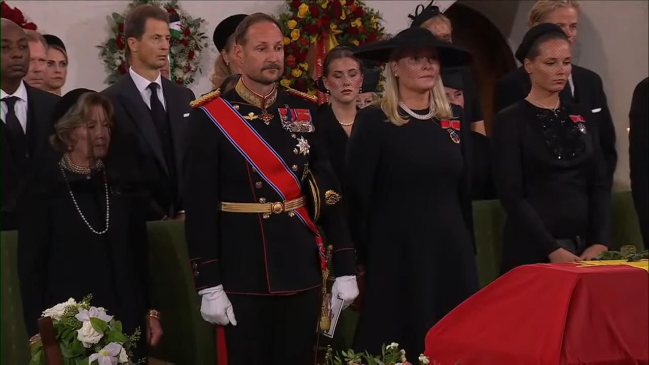 The poignant tribute to King Harald worn by royal ladies at his funeral - Royal Central